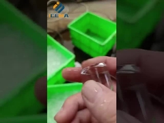 Grande máquina de gelo de tubo em operação na fábrica