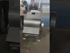 Triturador de gelo em utilização