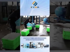 Máquina de gelo de tubo no meio da distribuição de gelo